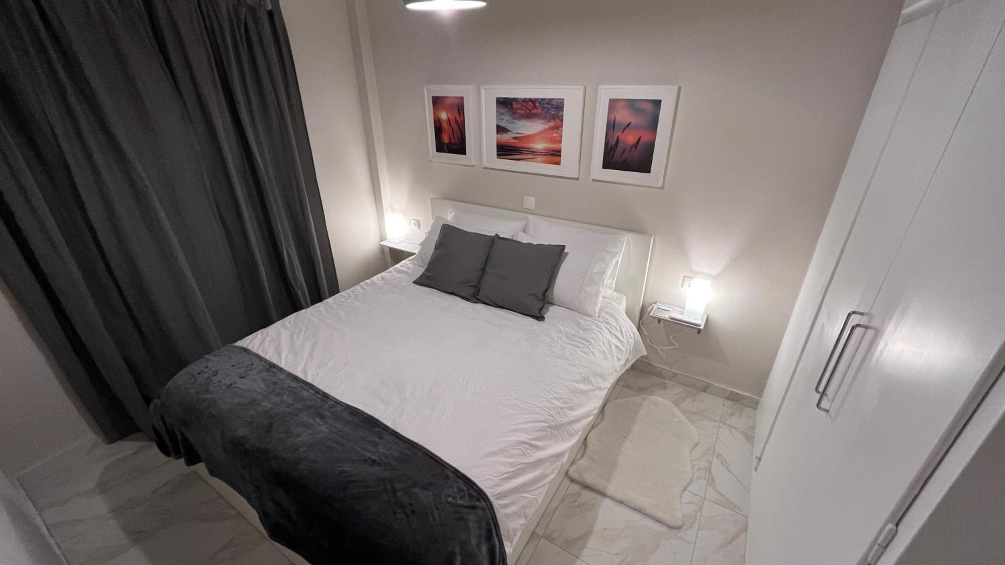 4 Newly Renovated Charming Apartments Steps From Panormou Metro Station Athens Room photo
