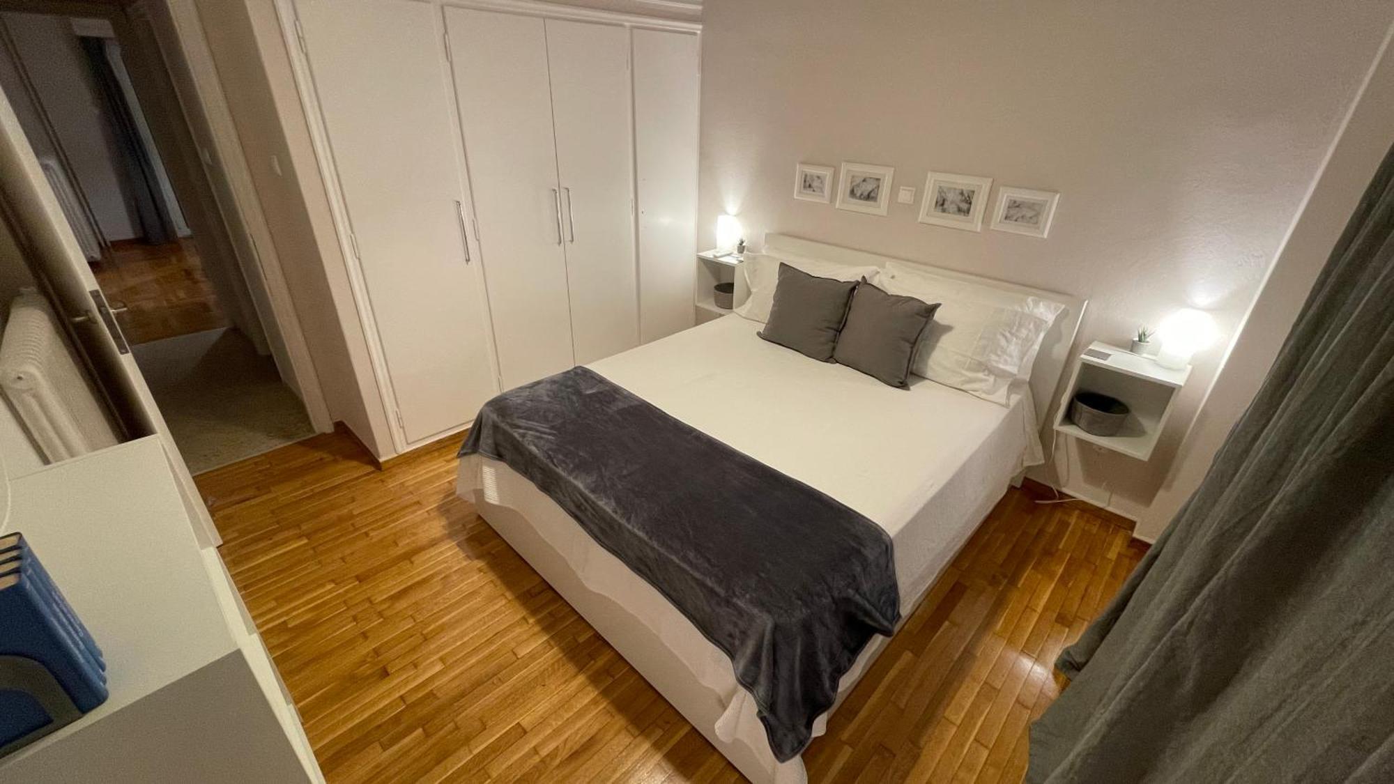 4 Newly Renovated Charming Apartments Steps From Panormou Metro Station Athens Room photo