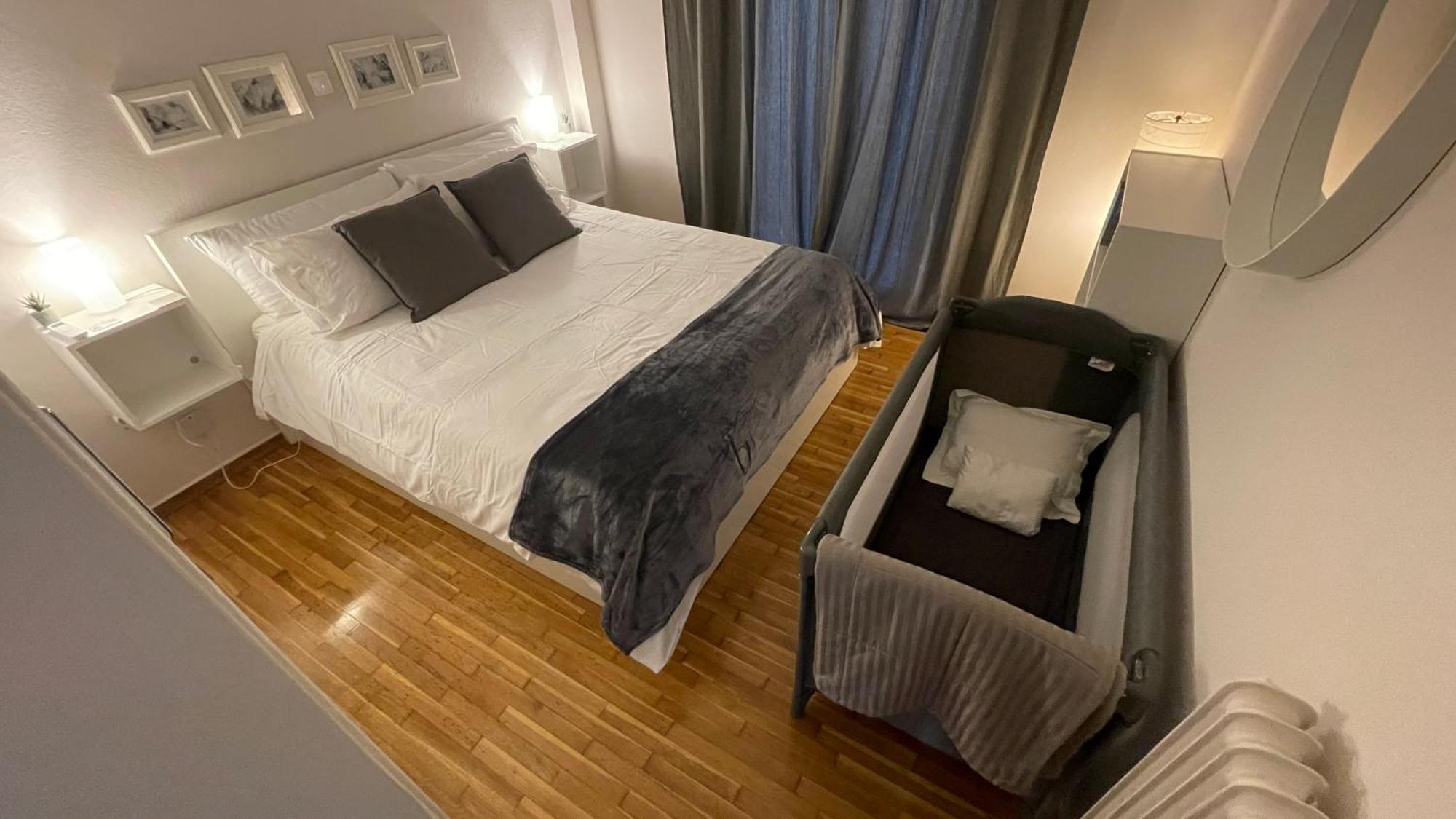 4 Newly Renovated Charming Apartments Steps From Panormou Metro Station Athens Room photo