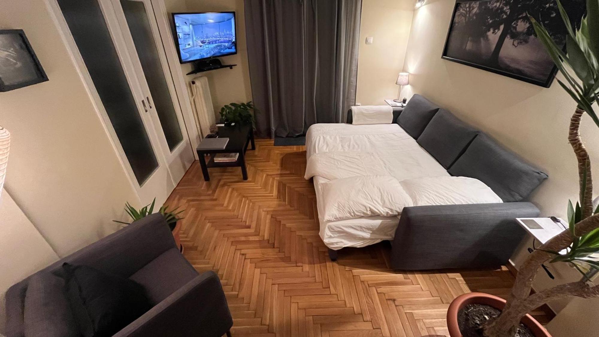 4 Newly Renovated Charming Apartments Steps From Panormou Metro Station Athens Room photo
