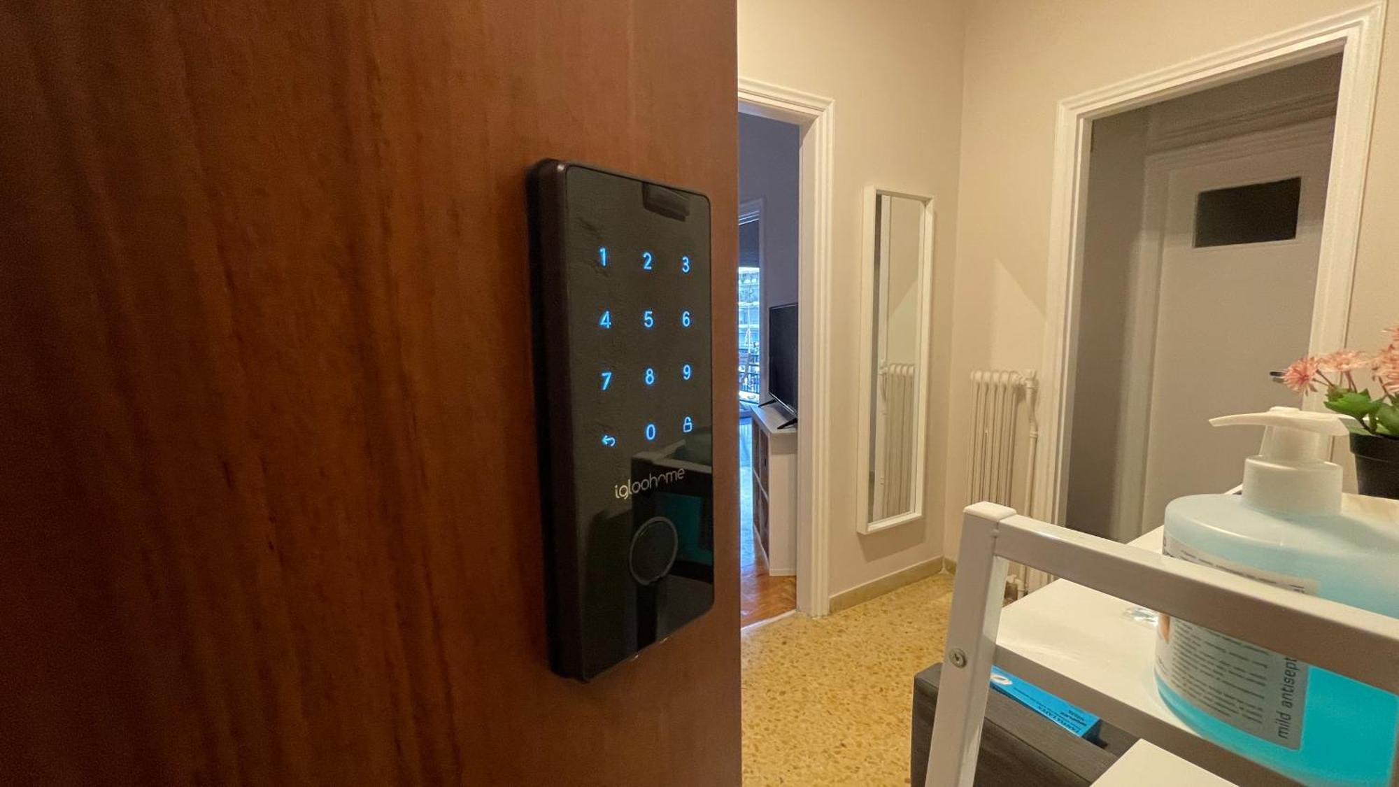 4 Newly Renovated Charming Apartments Steps From Panormou Metro Station Athens Room photo