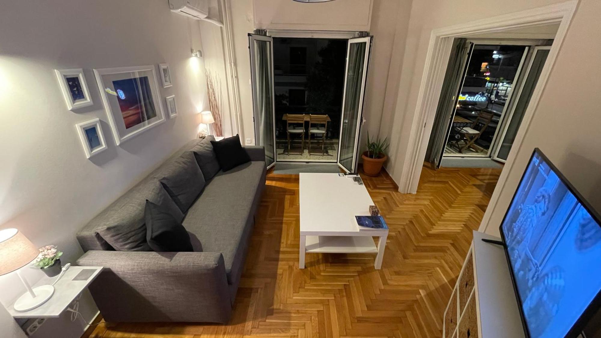4 Newly Renovated Charming Apartments Steps From Panormou Metro Station Athens Room photo
