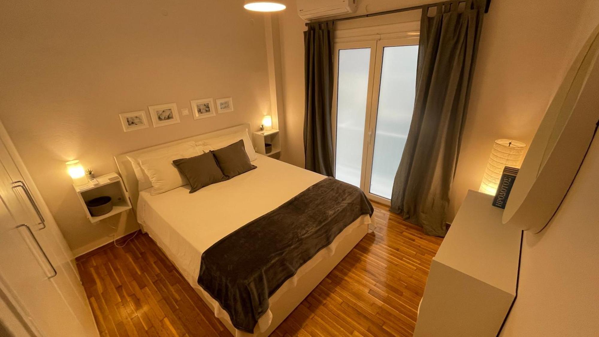 4 Newly Renovated Charming Apartments Steps From Panormou Metro Station Athens Room photo
